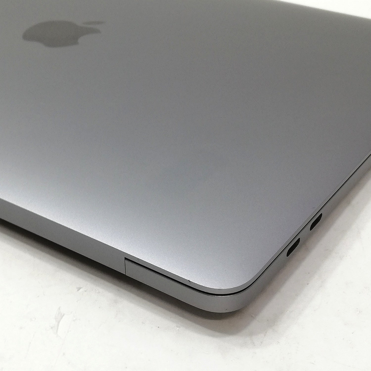 MacBook 中古 販売】MacBook Pro M2 / 13インチ / 2022 / 16GB / 256GB