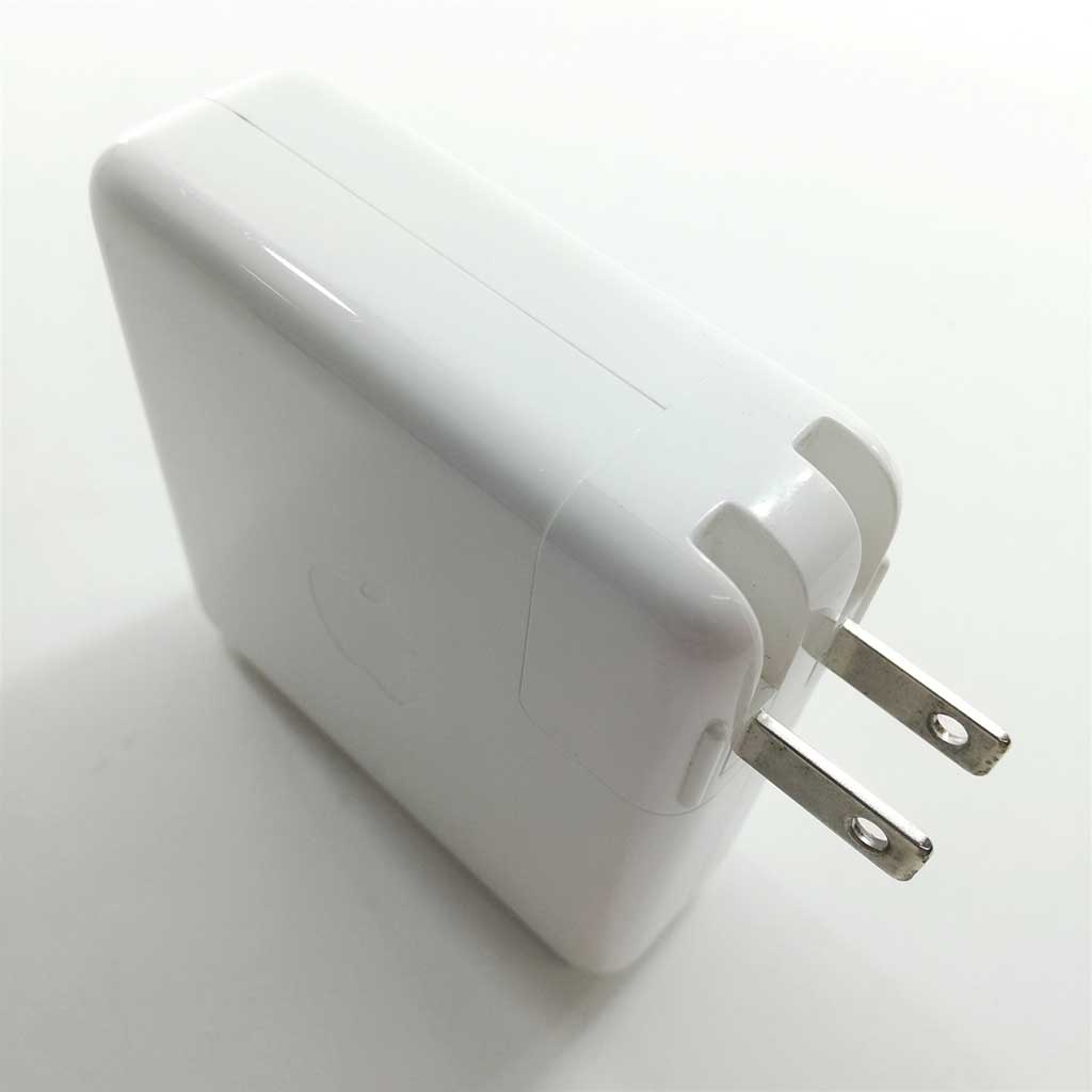 中古品】Apple 96W USB-C電源アダプタ [A_MX0J2AM/A] – 秋葉館