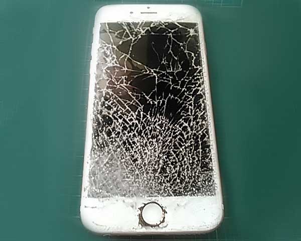 iPhoneの画面割れ、ガラス割れ、液晶漏れ修理 | アイフォン・スマホ