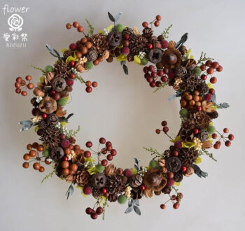 サンキライと木の実がいっぱいのクリスマスリース（32cm