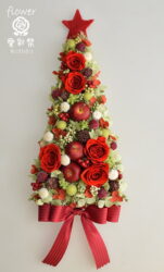 お花のクリスマスツリーの壁掛け プリザーブドフラワーの赤いバラと