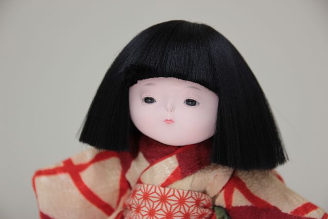 とても小さな市松人形です。古布の着物を着ています。 | 岡崎市｜味岡