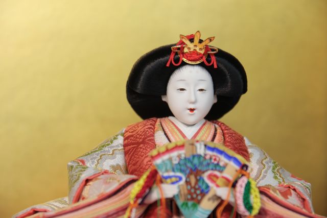 伝統工芸士が作ったお顔の雛人形です。お姫様とお殿様の二人の飾りです