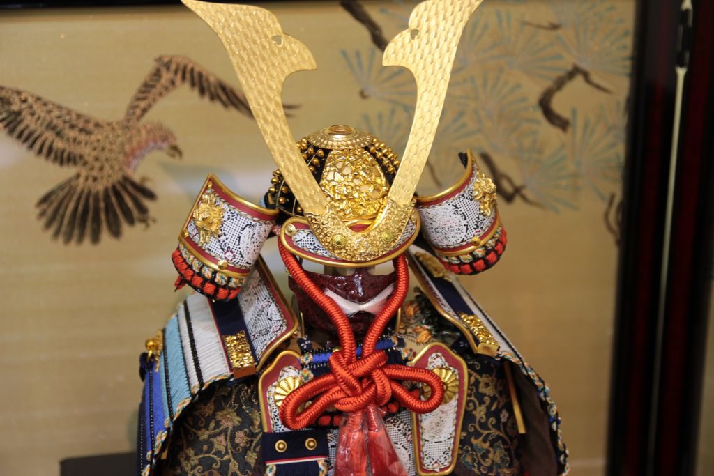 雄山作 五月人形 鎧飾り 正絹威 松鷹 | 味岡人形ショッピング