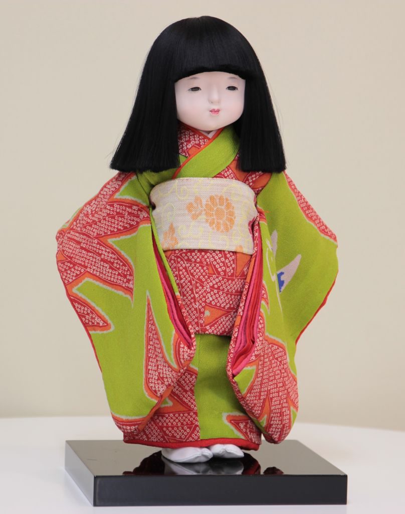 味岡映水作 8号 市松人形 約32センチ 正絹縮緬衣装 絹毛 鮮やかな緑