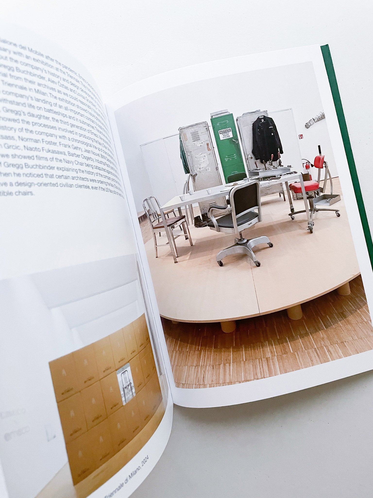 A BOOK OF THINGS / Jasper Morrison - 本 屋 青 旗 Ao-Hata Bookstore