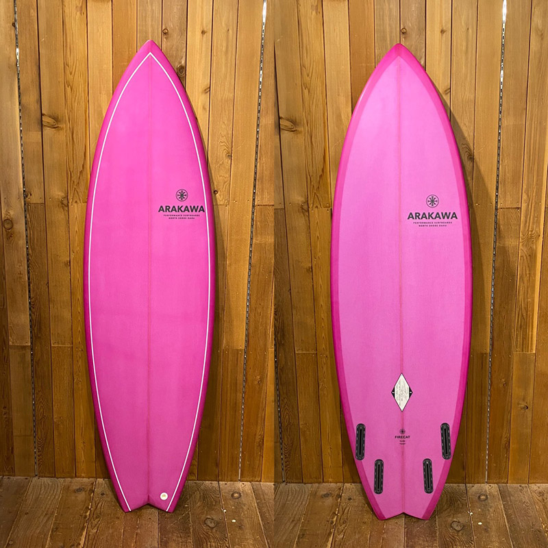 幅広いレベルのサーファーにおすすめしたい “FIRECAT” ARAKAWA