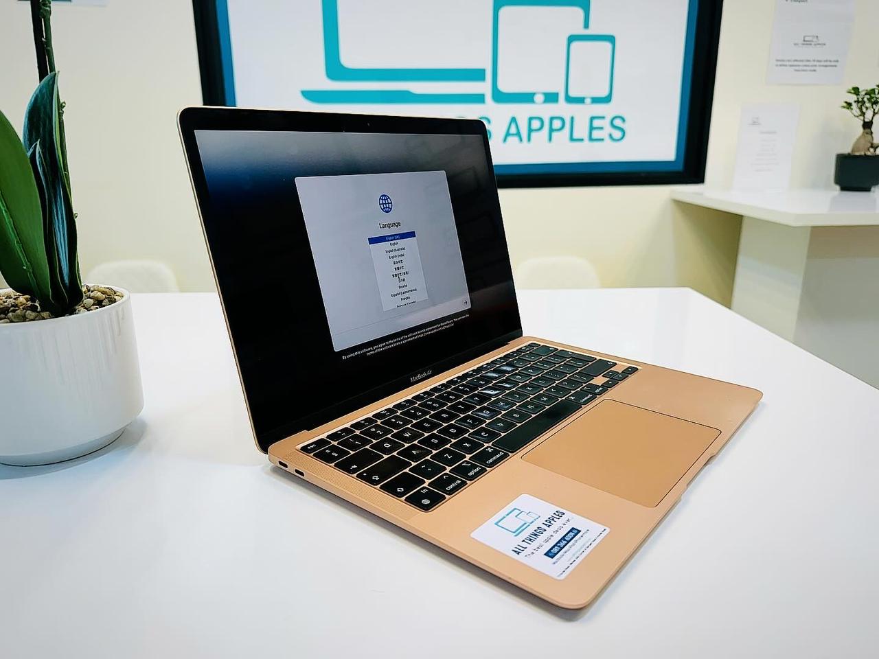 2020 Apple MacBook Air 13-inch M1 8-Core CPU, 7-Core GPU (8GB