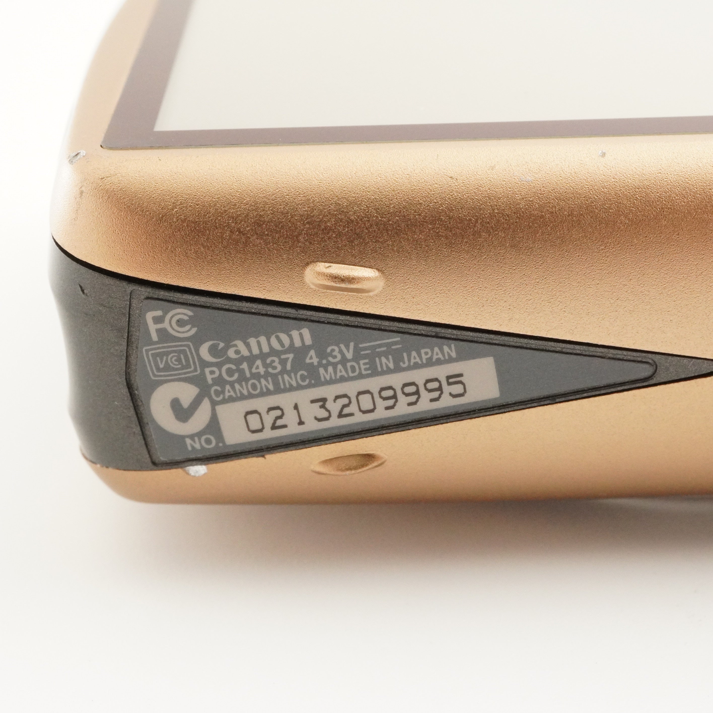 Canon IXY DIGITAL 930 IS Gold With 4GB SDHC Card Digital Camera