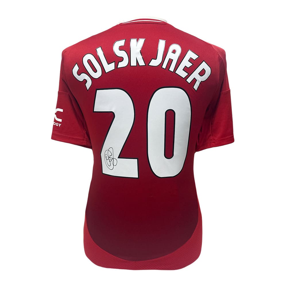 スールシャールがマンチェスター・ユナイテッドのシャツにサイン