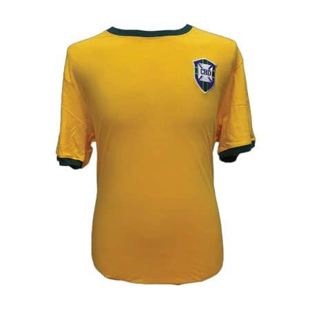 ペレ、ブラジルの背番号10番シャツにサイン - オールスターサイン会