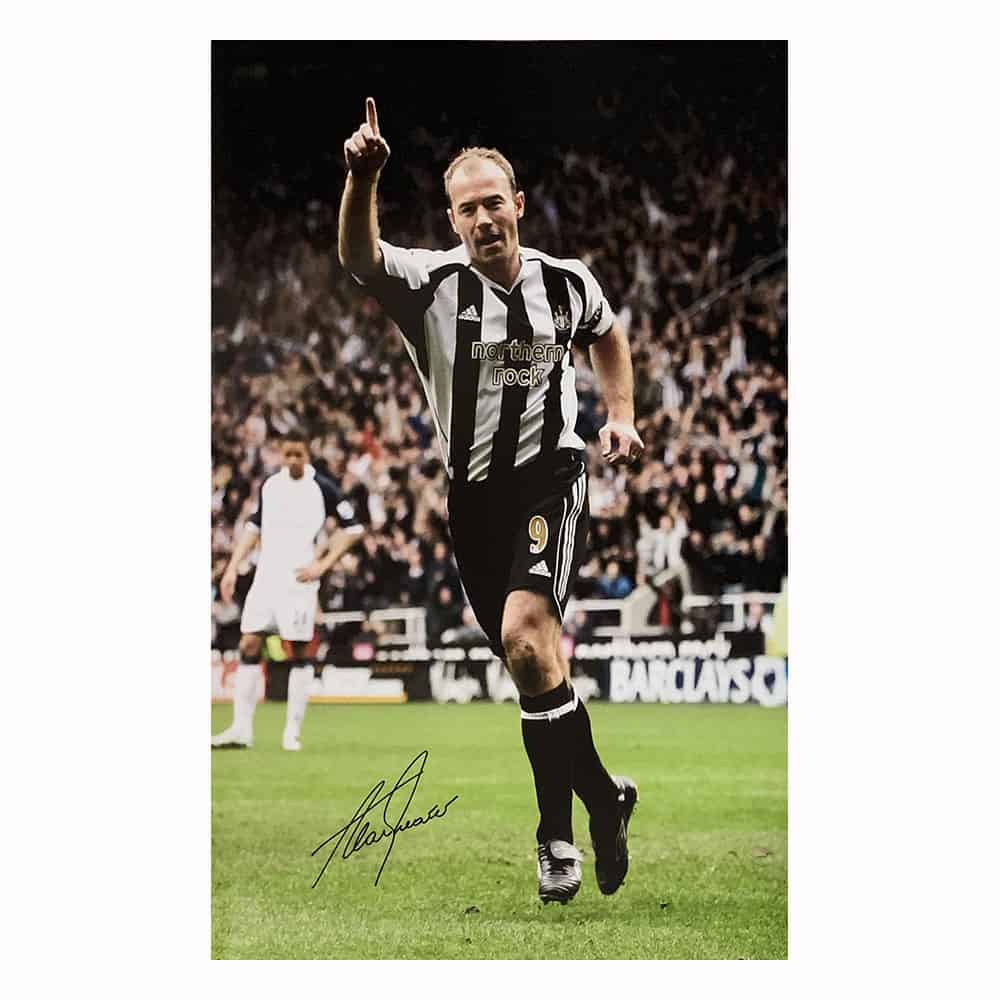 アラン・シアラーのサイン入り 30×20 ニューカッスル・ユナイテッドの
