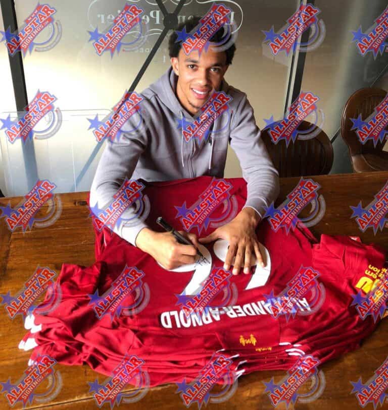 トレント・アレクサンダー・アーノルドがリヴァプールのユニフォームに