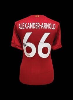 トレント・アレクサンダー・アーノルドがリヴァプールのユニフォームに