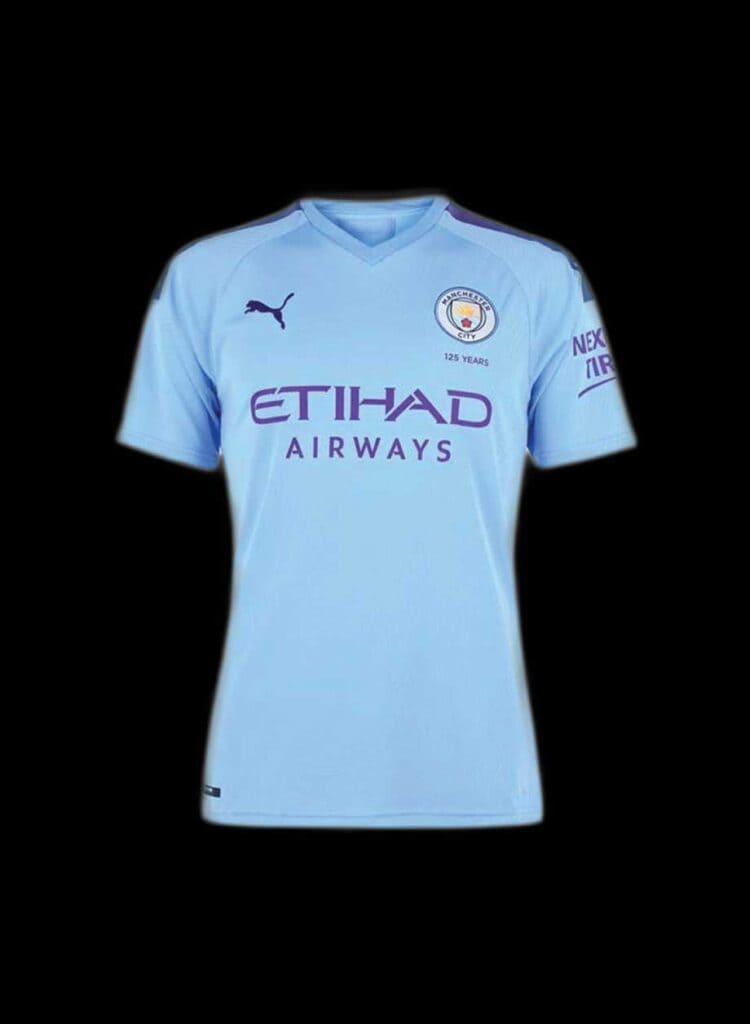 フィル・フォーデンがマンチェスター・シティのユニフォームにサイン