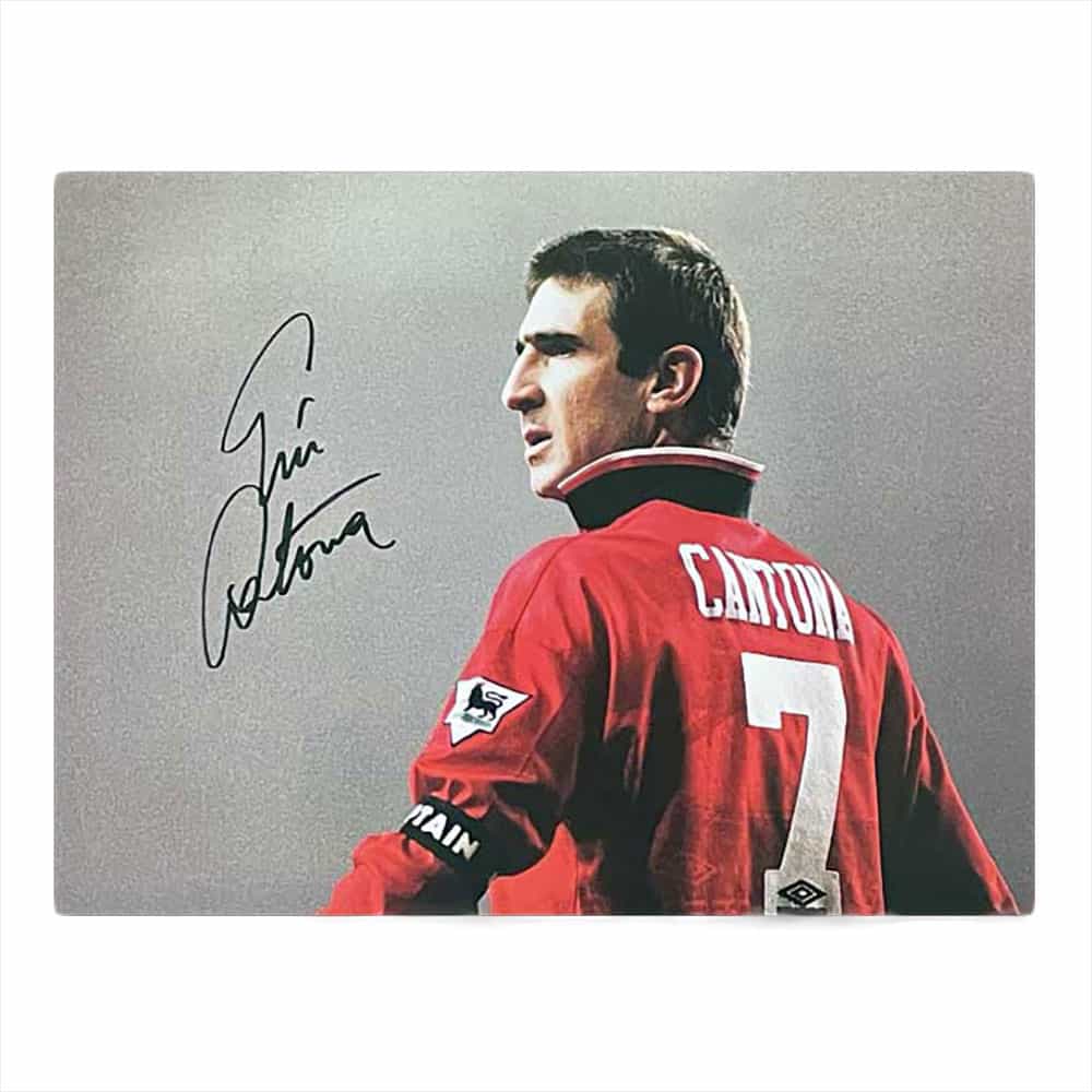 エリック・カントナがマンチェスター・ユナイテッドにサインした写真