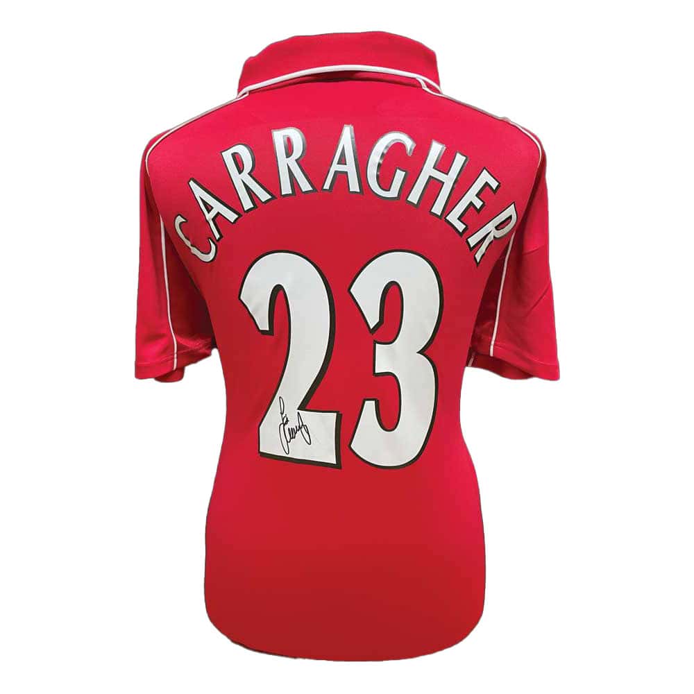 ジェイミー・キャラガーがリヴァプールのユニフォームにサイン