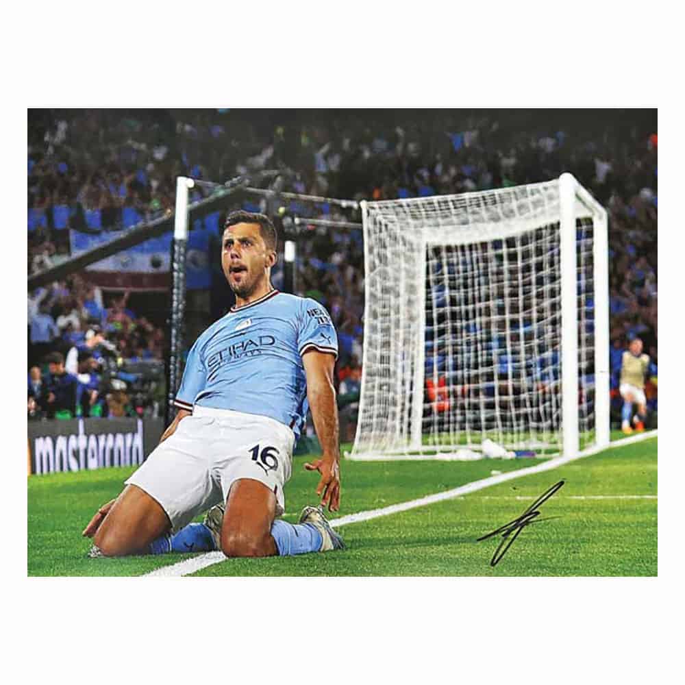 ロドリが2023年チャンピオンズリーグ決勝の写真にサイン