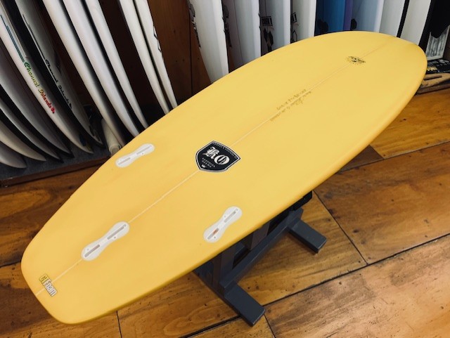 NEWボード【FOCUS】カスタムデザイン と 2025プライス | サーフィン