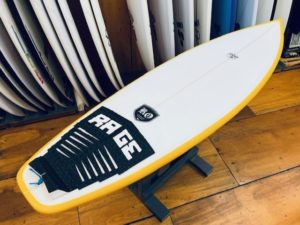 NEWボード【FOCUS】カスタムデザイン と 2025プライス | サーフィン