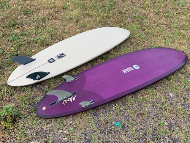 2本のミッドレングス PU・EPS乗り比べ | サーフィンスクール 千葉市