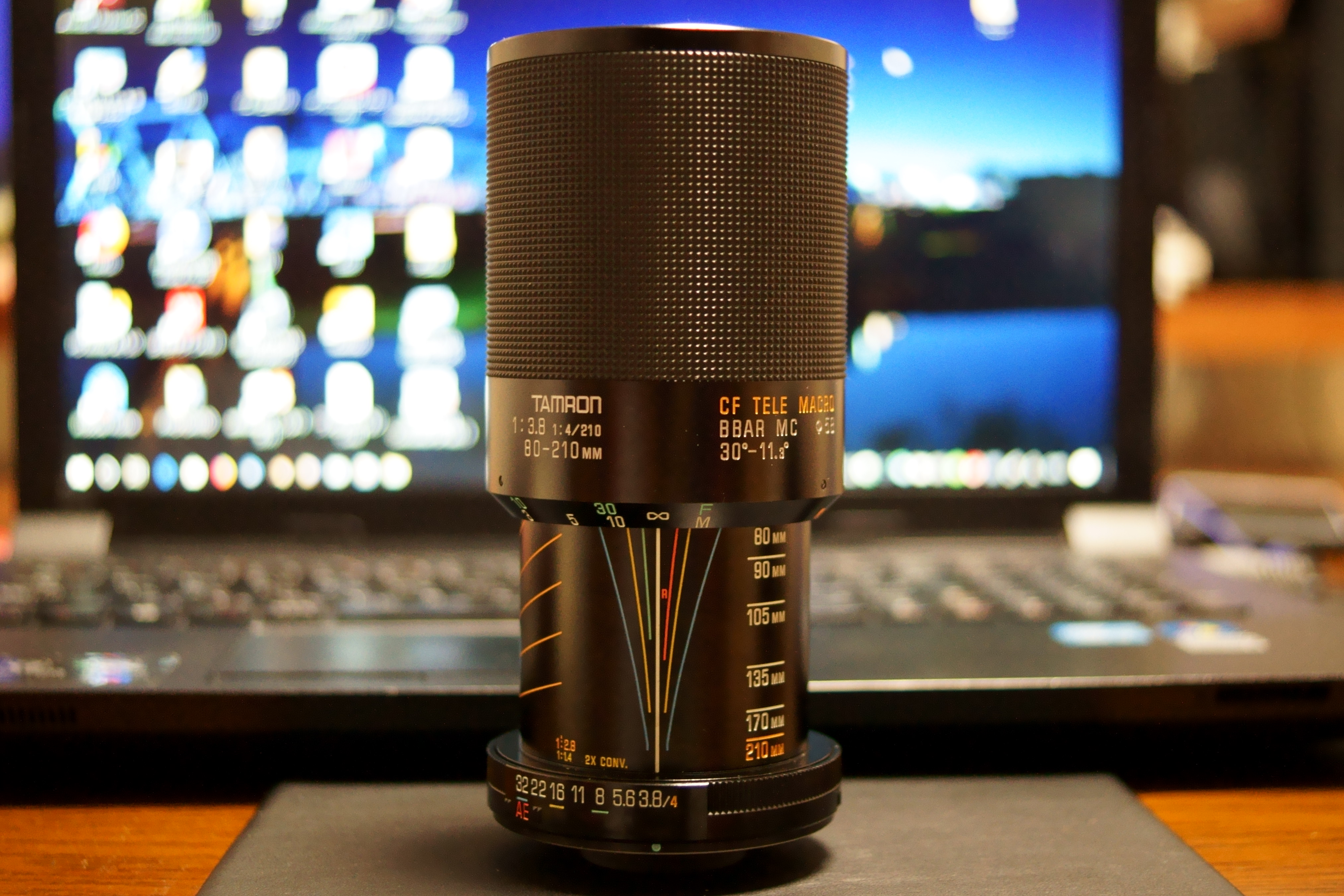 コンパクトな望遠レンズ TAMRON 80-210mm F3.8-4 CF TELE MACRO(103A