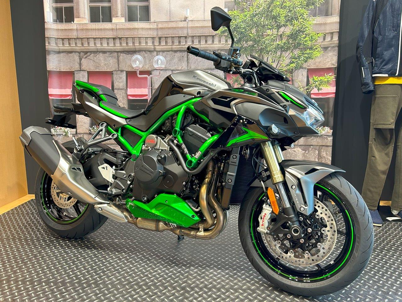 カワサキプラザ新潟 2025年モデル揃いました！│アルファ：ALPHA Big