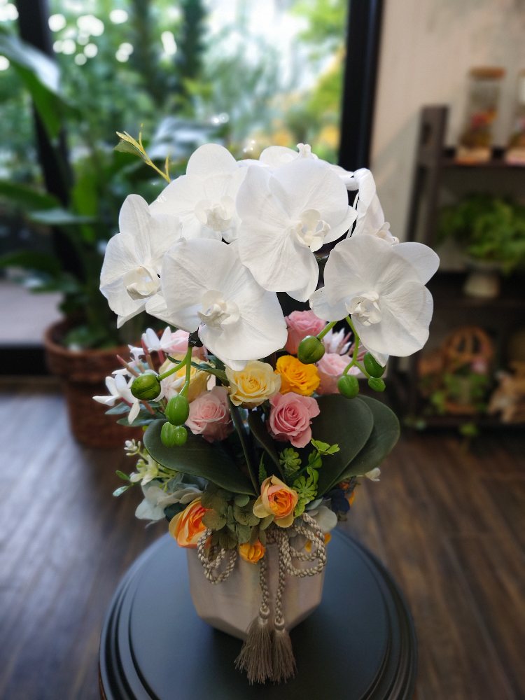 プリザーブドフラワー胡蝶蘭を使ってハイグレードなアレンジメント