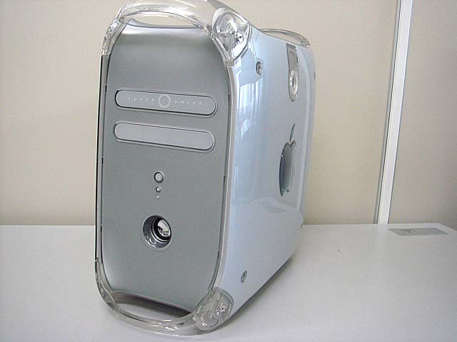 Power Mac G4 Quick Silver（Apple） 2002年 | 古いハードに囲まれて