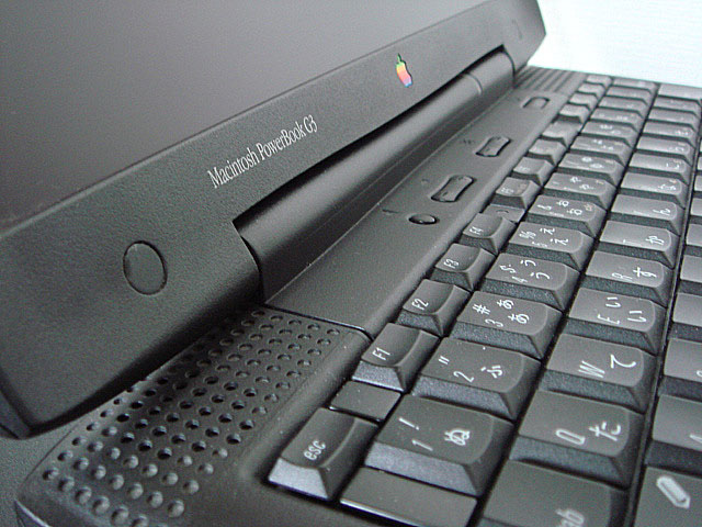 PowerBook G3_Wallstreet (Apple) 1998年 | 古いハードに囲まれて