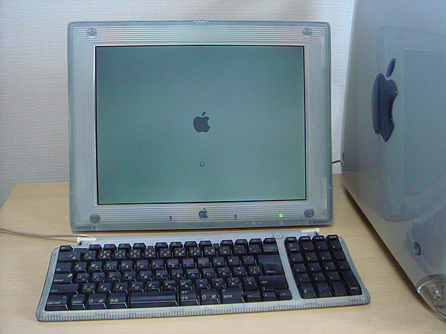 Power Mac G4 AGP Graphics (Apple) 1999年 | 古いハードに囲まれて