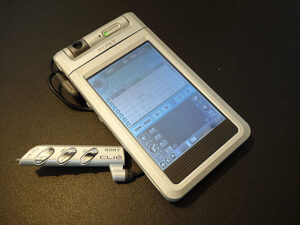 CLIE PEG-NR70V | 古いハードに囲まれて since2011