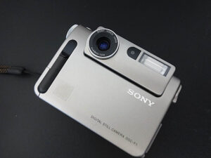 CyberShot DSC-F1 | 古いハードに囲まれて since2011