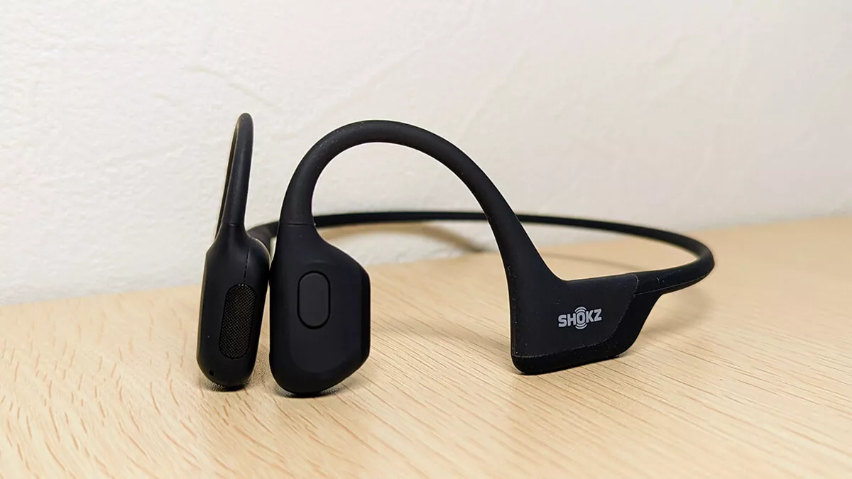 Shokz OpenRun Proレビュー。最大10時間使えるバッテリーで軽量29g