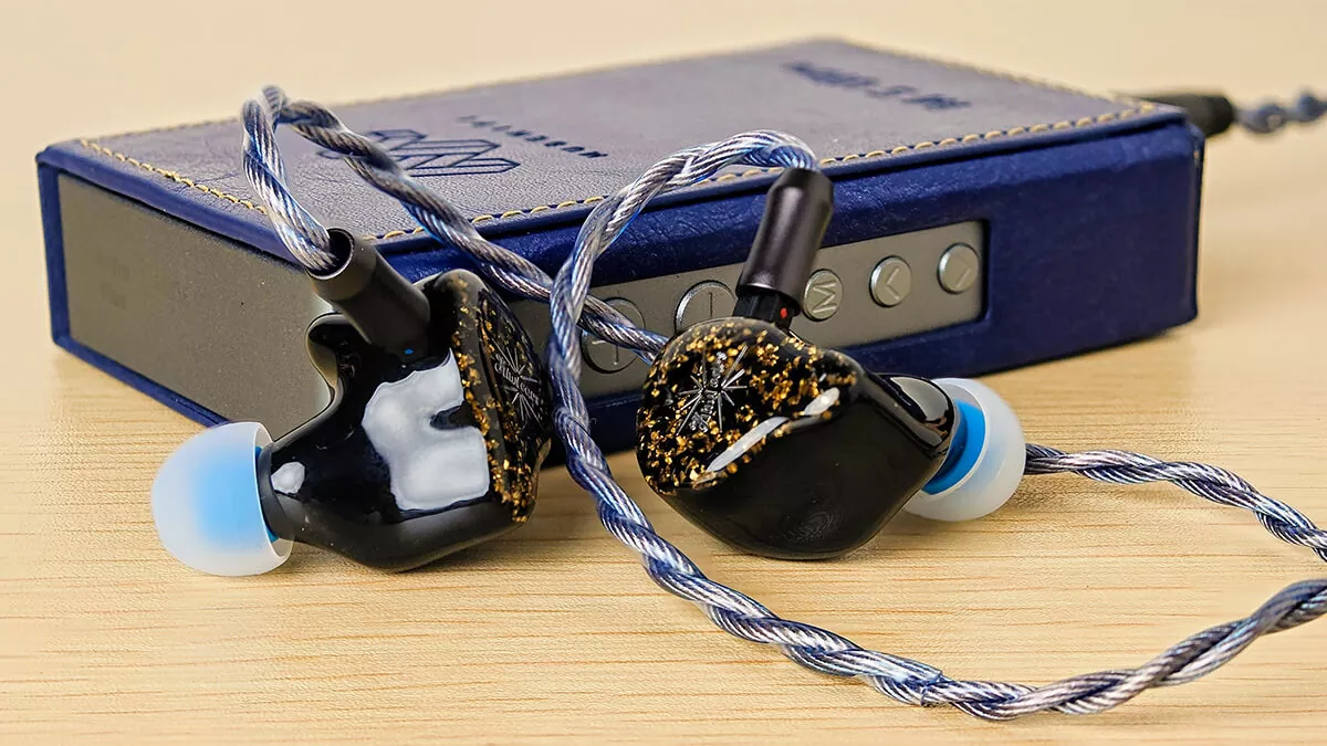 Kiwi Ears Astralレビュー。中低音が強め、3.5mm＆4.4mm変換アダプター