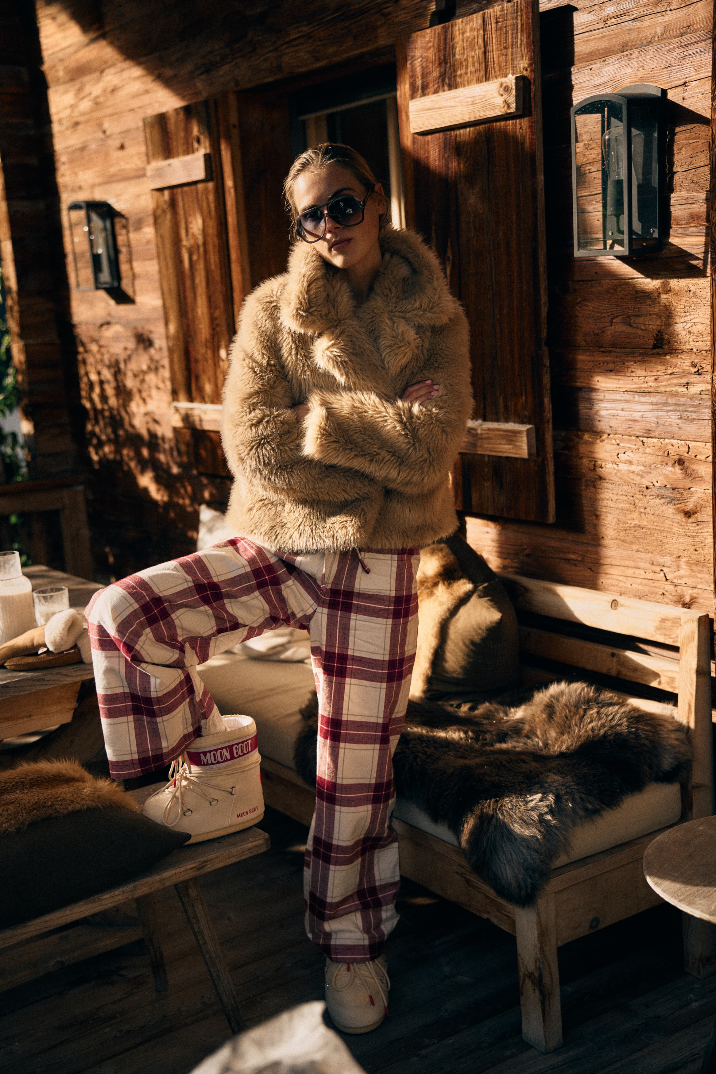 Moon Boot Icon Low 'Heart' in Cream – anitahass.com