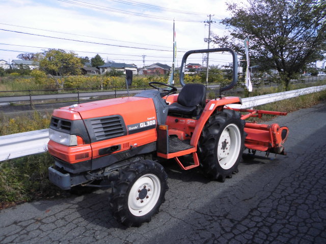 トラクタークボタGL300 4駆 30馬力 安全フレーム付き ⚙ 中古農機具