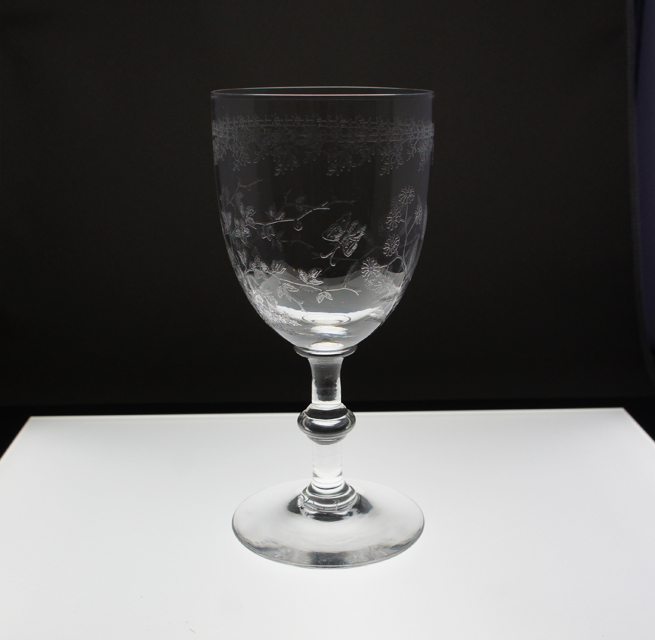 オールドバカラ「花蝶文 グラス 高さ16㎝（容量約200ml