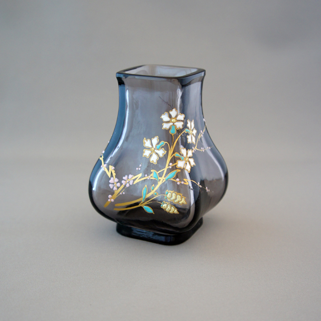 オールドバカラ「ジャポニズム 花文様 小花瓶」《アンティックかとう》