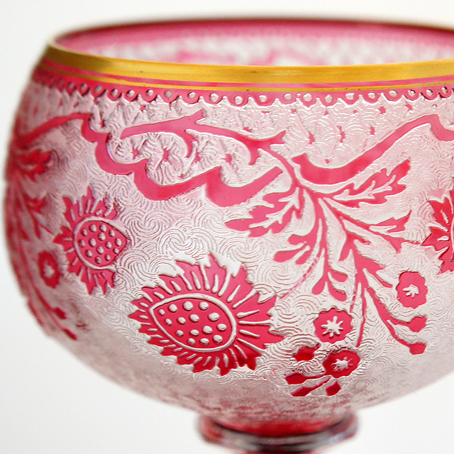 オールドバカラ「赤被せガラス エッチング地 野いちご文 ワイングラス