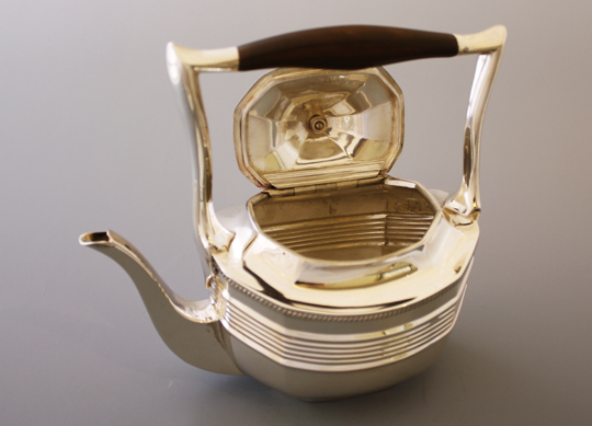 1898年、イギリス「ケトル」《アンティックかとう》