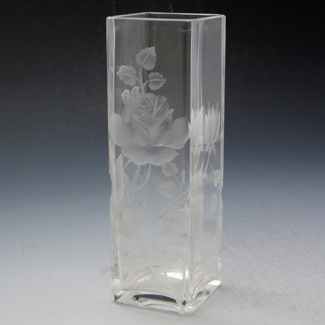 オールドバカラ「カット装飾 薔薇文様 角形花瓶」《アンティックかとう》