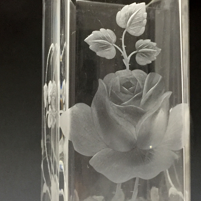 オールドバカラ「カット装飾 薔薇文様 角形花瓶」《アンティックかとう》