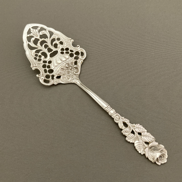 ドイツ「ヒルデスハイムローズ ケーキサーバー 長さ15.5cm