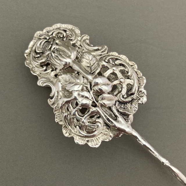 ドイツ「ヒルデスハイムローズ ケーキトング 長さ16cm」《アンティック