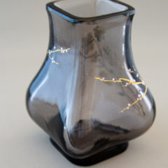 オールドバカラ「ジャポニズム 花文様 小花瓶」《アンティックかとう》