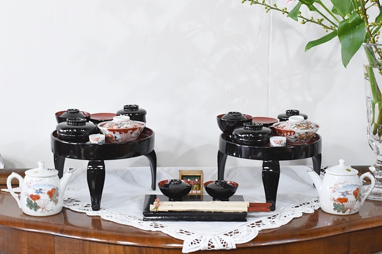 古い雛道具 お茶碗 小皿 蕎麦猪口 お盆のセット - 生活骨董と古布の