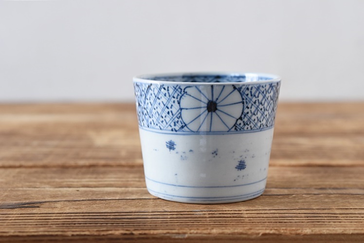 古伊万里 染付 菊紋七宝つなぎ 蕎麦猪口 - 生活骨董と古布の