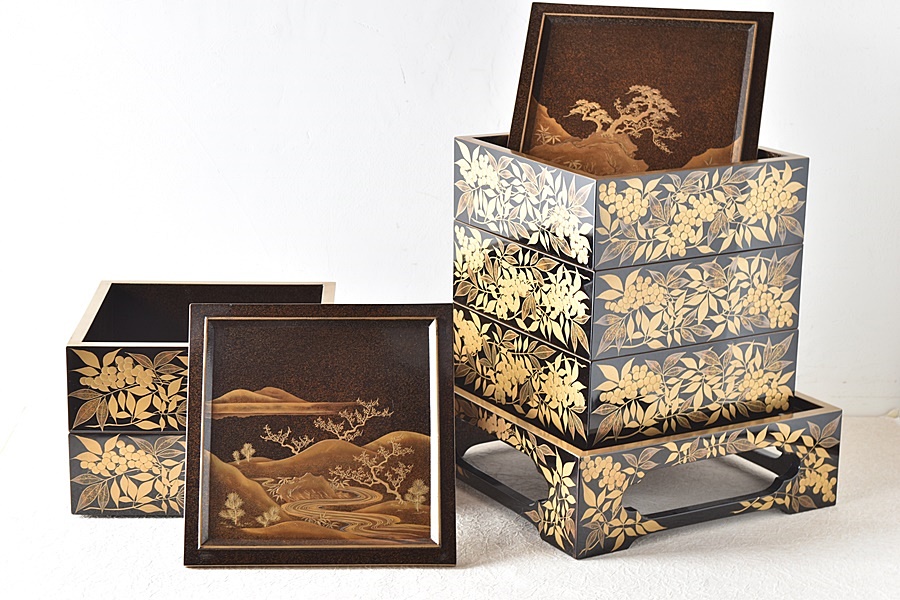 時代漆器 天然木製漆塗 南天総金蒔絵 蓋見返し研ぎ出し高蒔絵 五段重箱