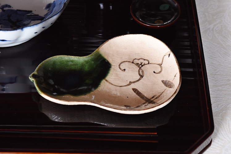 織部 瓢箪形皿 山口錠鐵 - 生活骨董と古布のアンティークショップ